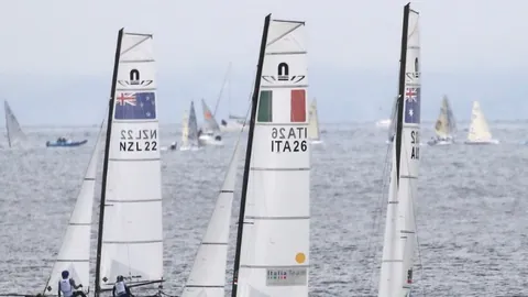 “香港年轻冰球手哈尔滨亚冬会体验‘冰上童话’ 中新网报道”